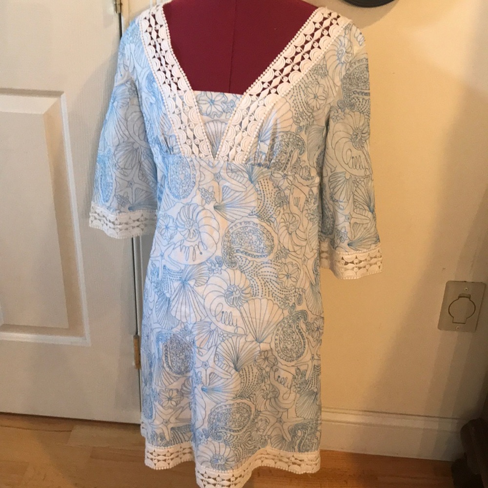 Lilly Pulitzer 3/4 sleeve size 2 dress/tunic in an embroidered cotton blue/white